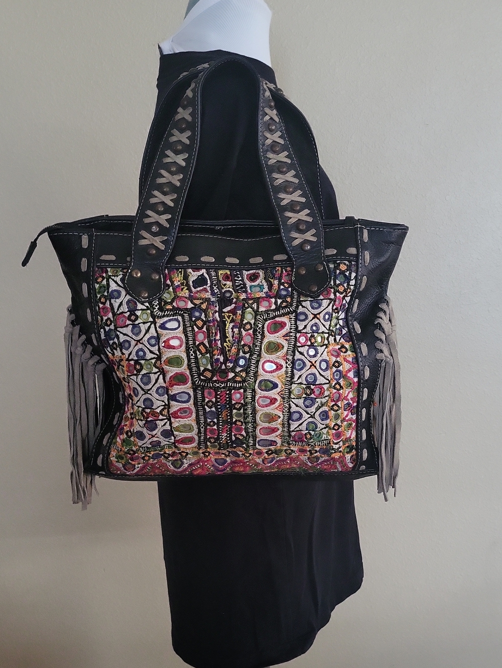 VINTAGE ADDICTION Leather &  Fringe Tote Bag